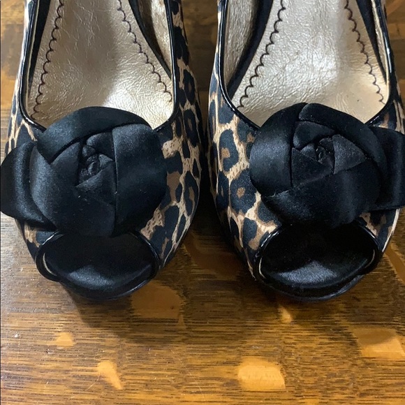 Platinum BP. Leopard print 3.5 inch heels w/ bow - Picture 2 of 5